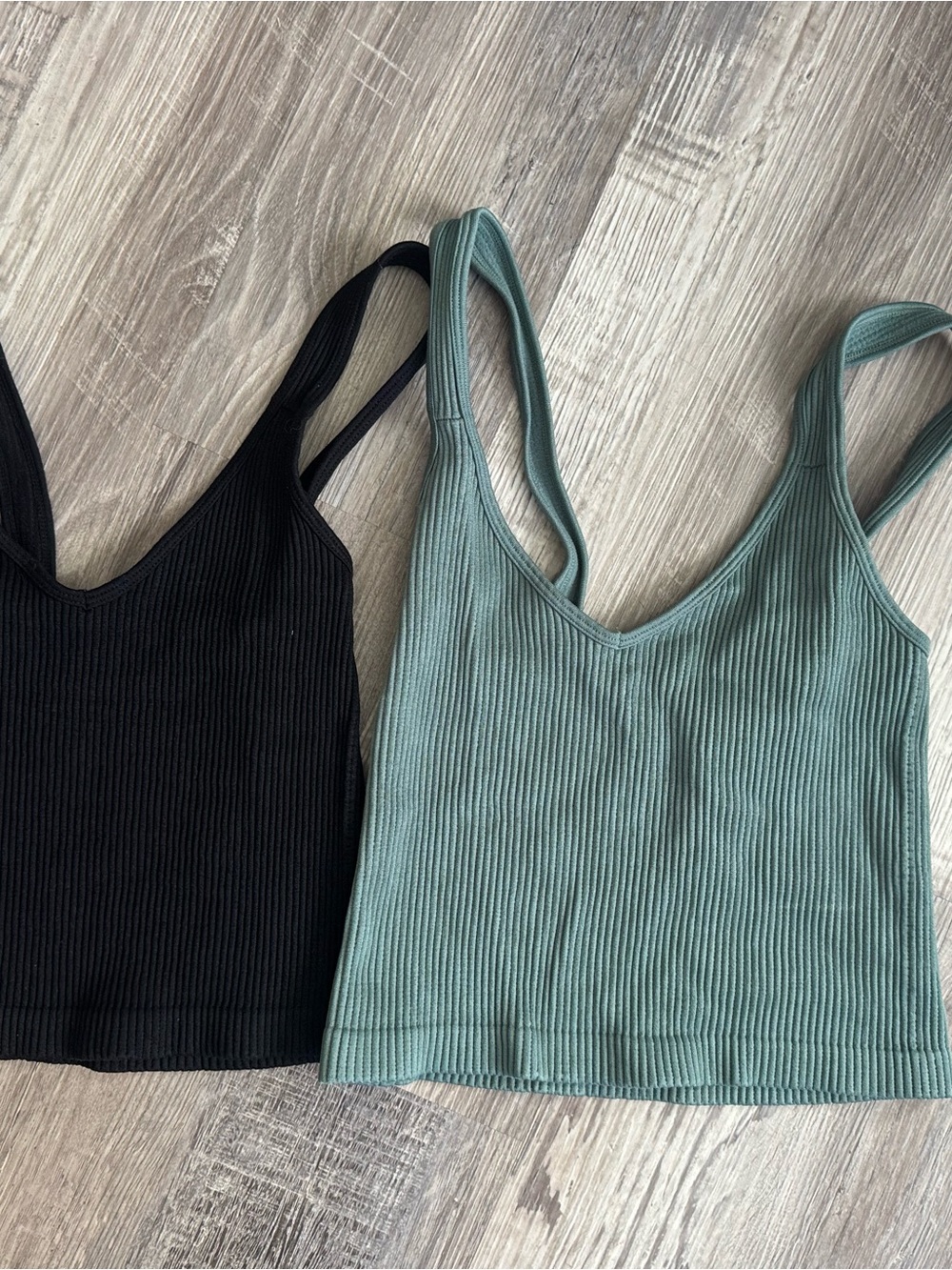 Ribbed V-Neck Tank Top - Black & Seafoam